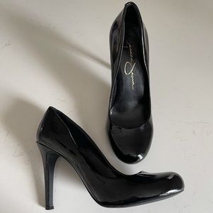 Jessica Simpson, Black Pump